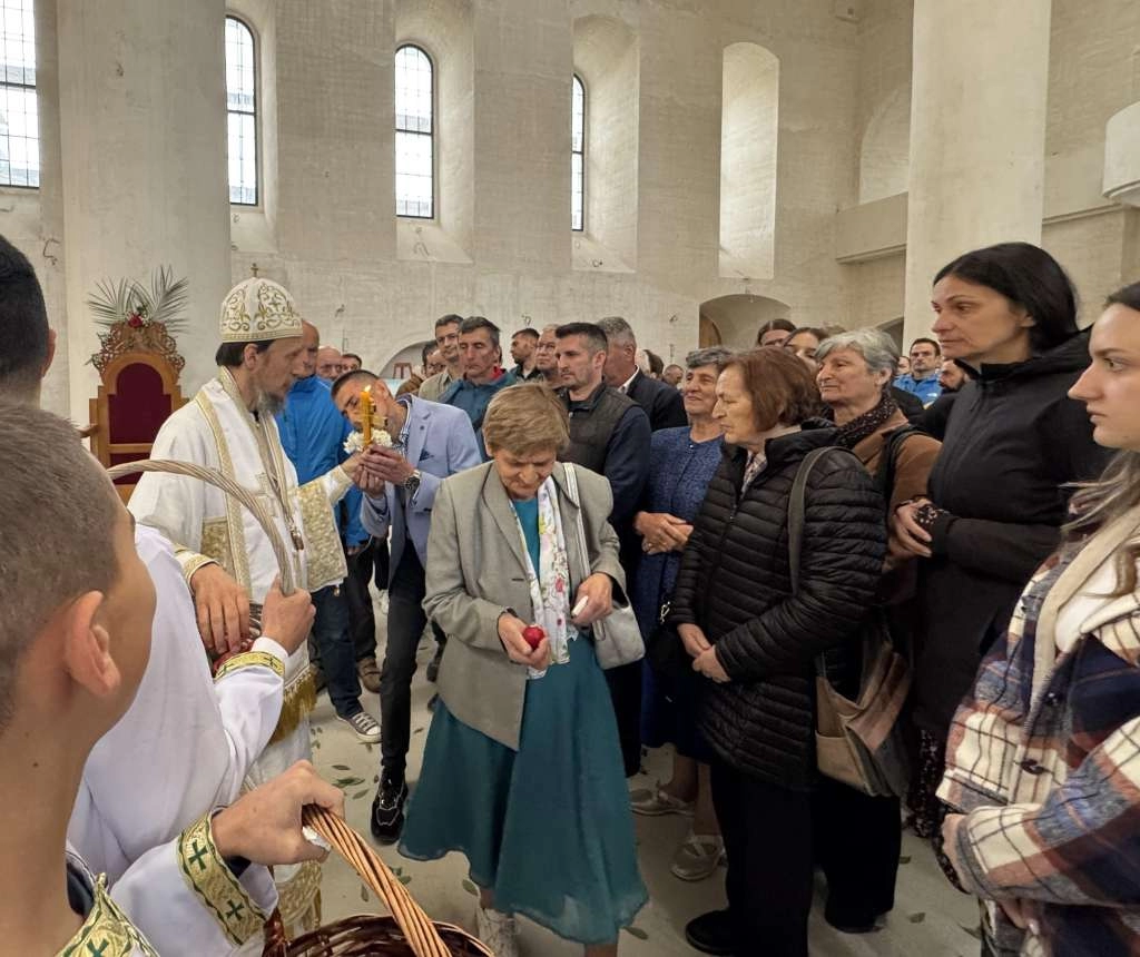Mitropolit Dimitrije vaskršnju liturgiju služio u Sabornoj crkvi u Mostaru